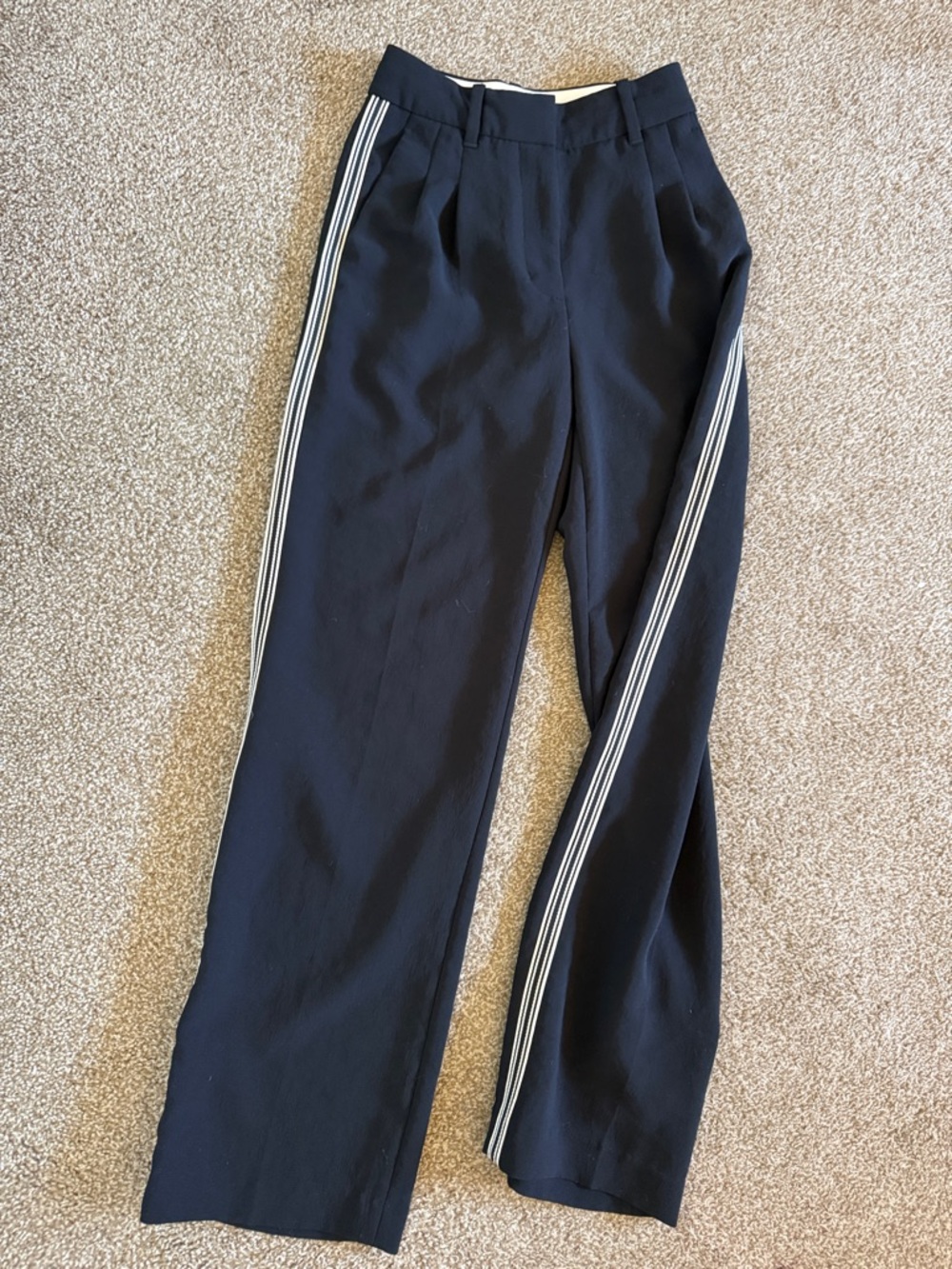 Aritzia The Effortless Pant